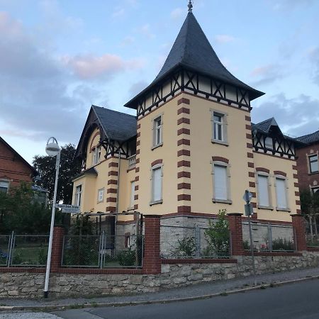 Schone Dachgeschosswohnung In Villa Mit Zentrumsnaher Lage Schleiz Exteriör bild