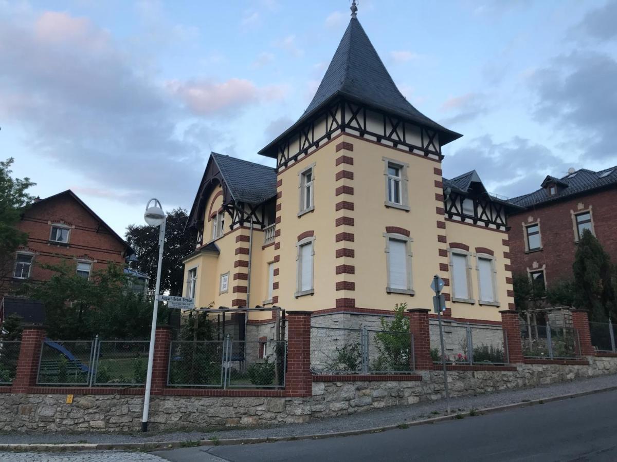 Schone Dachgeschosswohnung In Villa Mit Zentrumsnaher Lage Schleiz Exteriör bild